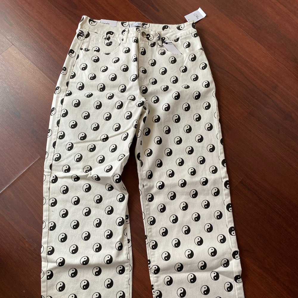 RUE21 NWT YIN YANG WOMEN'S BLACK& WHITE HIGH RISE JEANS IN 2 SIZES 12.14